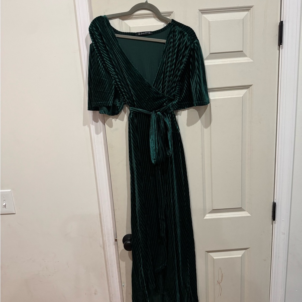 Elegant Green Velvet Wrap Dress